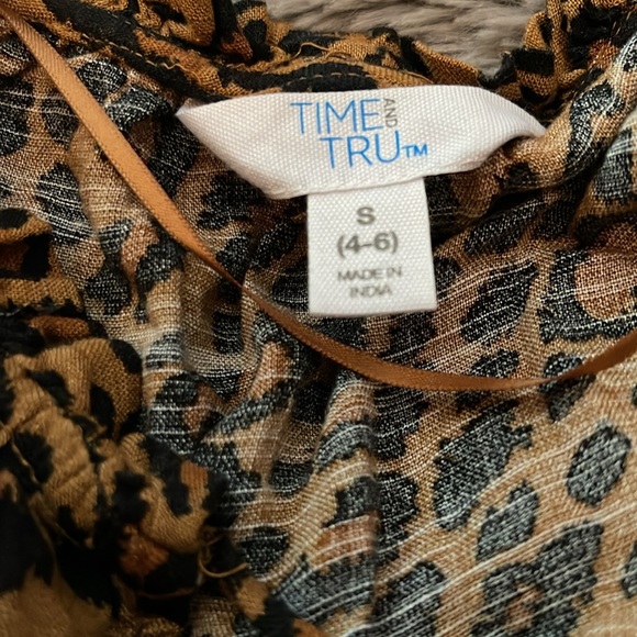 Super fun Time and Tru Animal Print Blouse - Picture 6 of 7